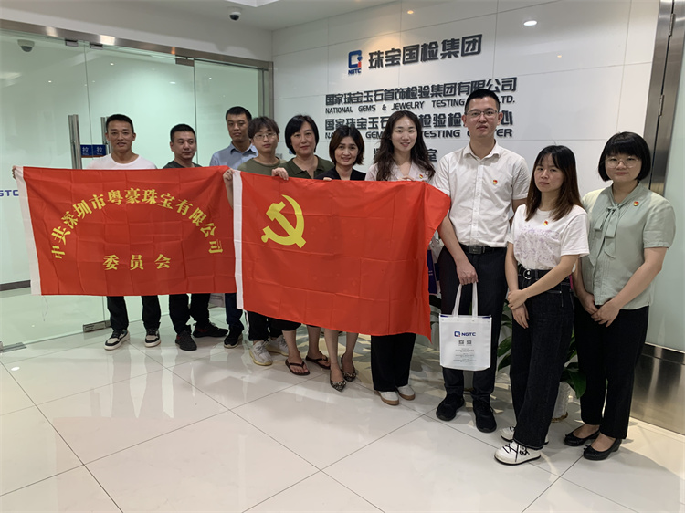尊龙凯时党员代表合照.jpg 尊龙凯时党员代表合照.jpg